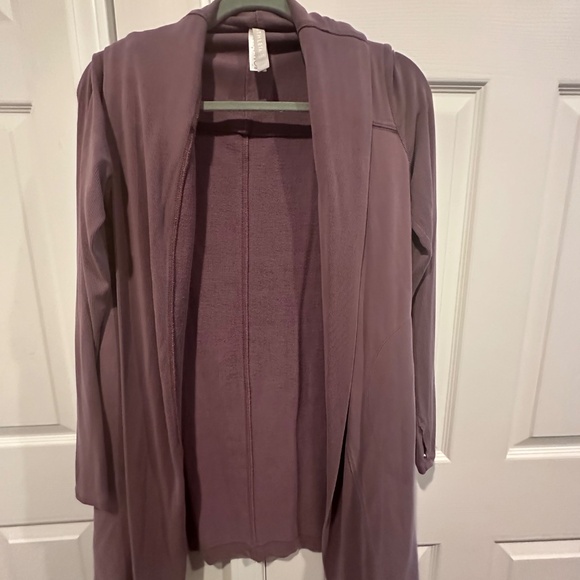 Athleta Pranayama Restore Wrap in Smoky Rose in XSP - Picture 2 of 9